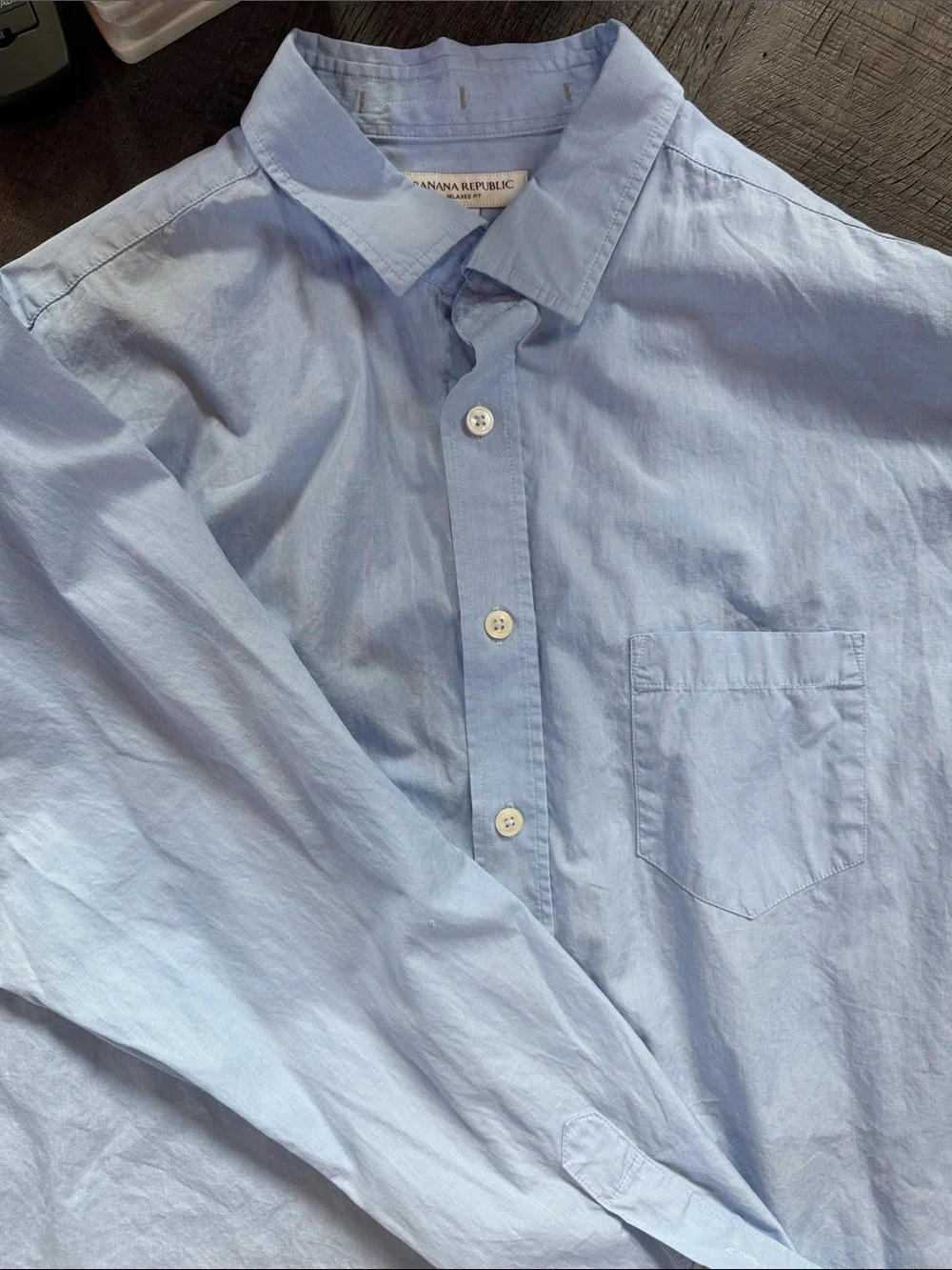 Banana Republic Relaxed Fit Men’s Button Down Shirt. XL. Great condition!